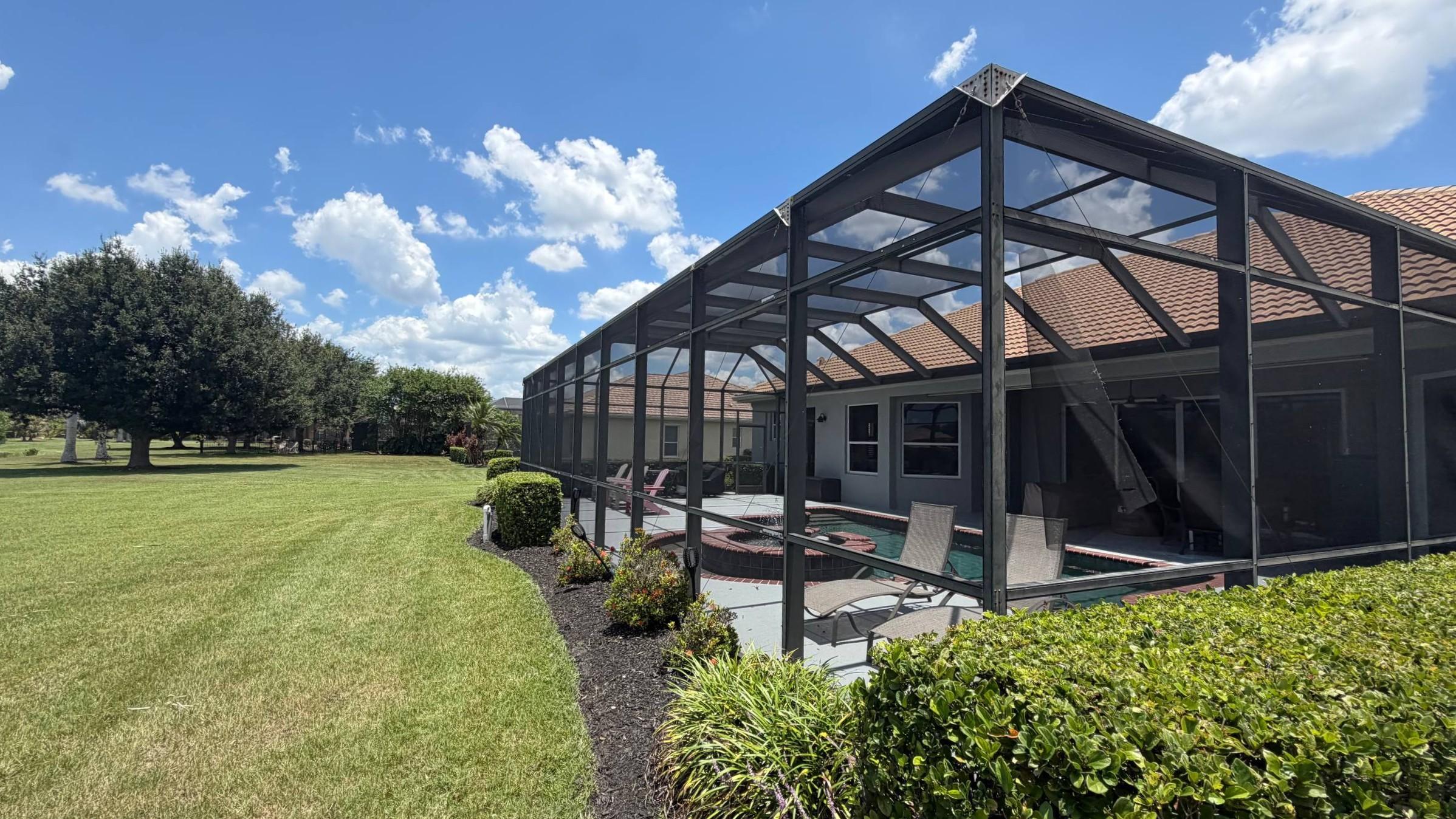 Pool screen enclosure — project 01, photo 1