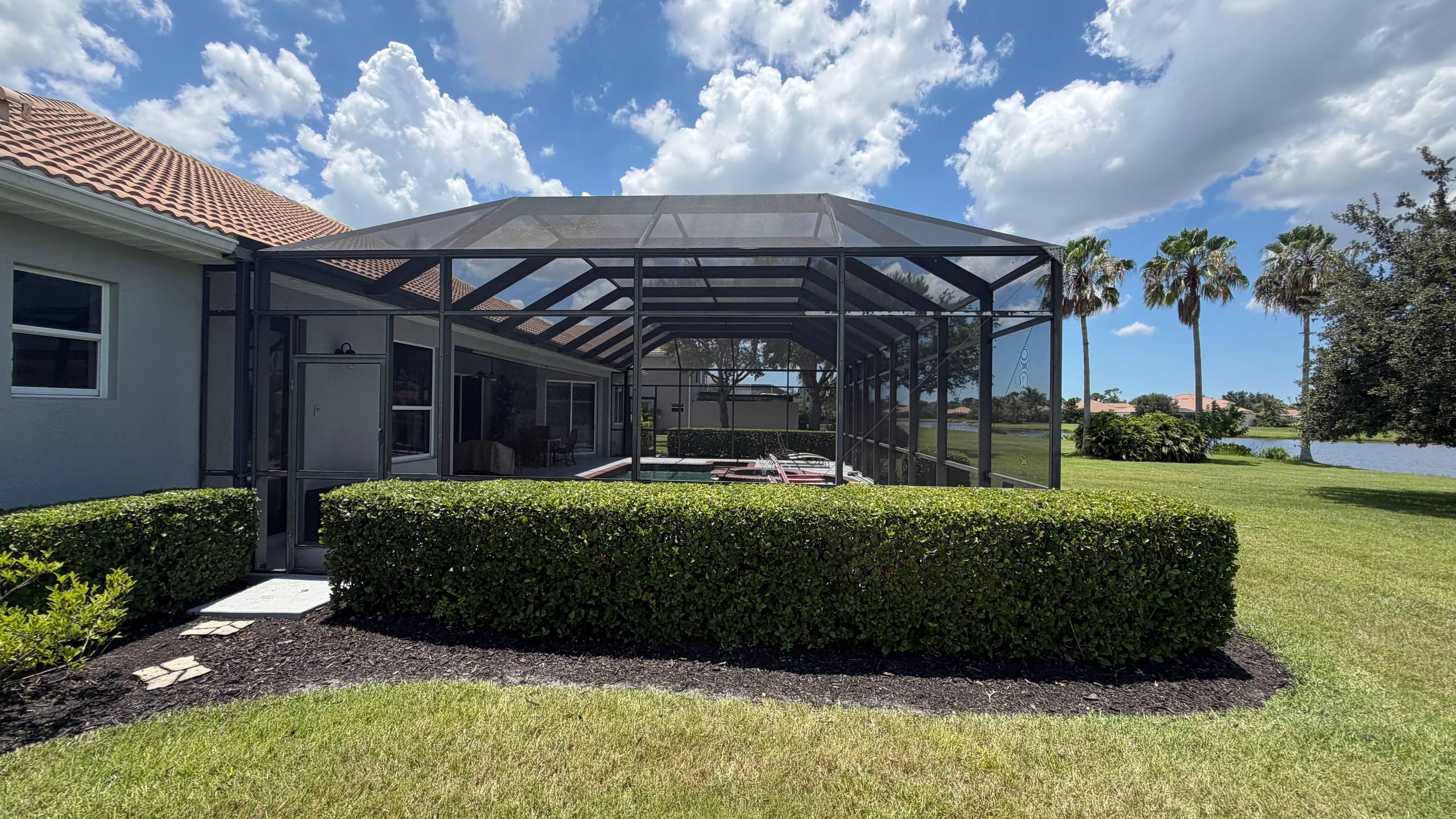 Pool screen enclosure — project 01, photo 3